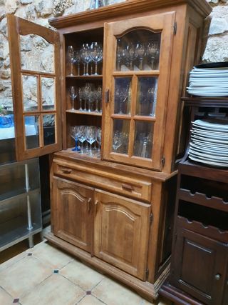 Vitrina madera maciza , algarrobo