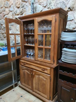 Vitrina madera maciza , algarrobo