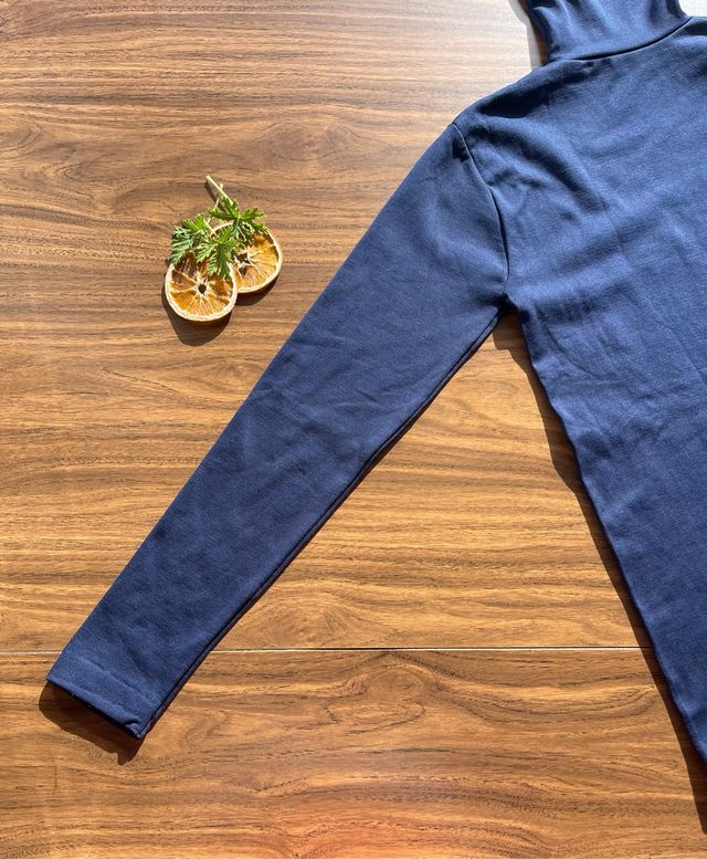 camiseta cuello alto