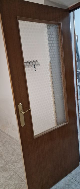 Puerta de salón con cristal