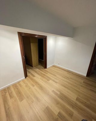 INSTALAMOS PUERTAS Y SUELO