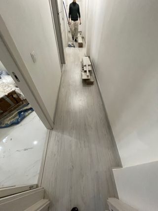 INSTALAMOS PUERTAS Y SUELO