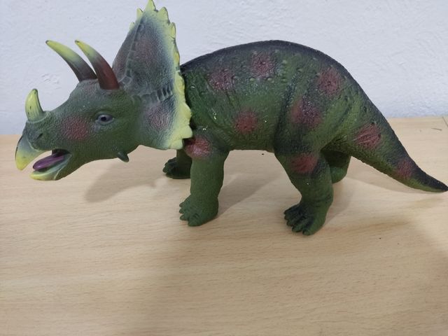 Dinosaurio Triceratops 