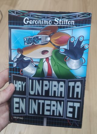 Libro Gerónimo Stilton Hay un pirata en internet