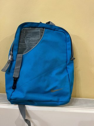 mochila pequeña Nike