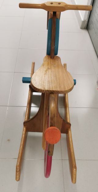 Balancín madera. Forma de moto. I7