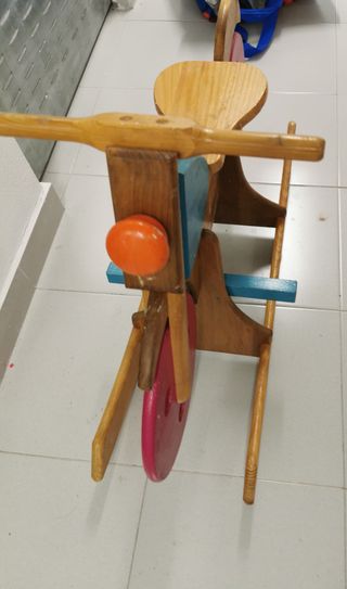 Balancín madera. Forma de moto. I7
