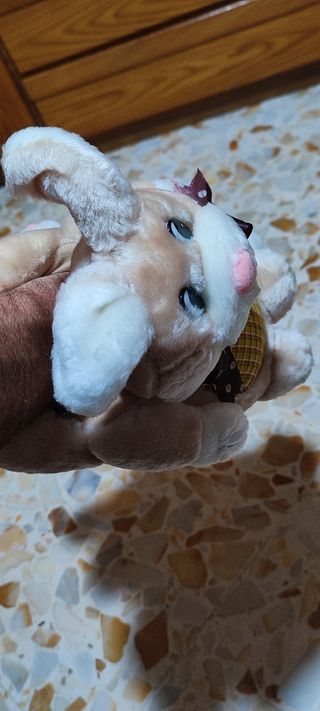 Pantofole di peluches a forma di coniglietto
