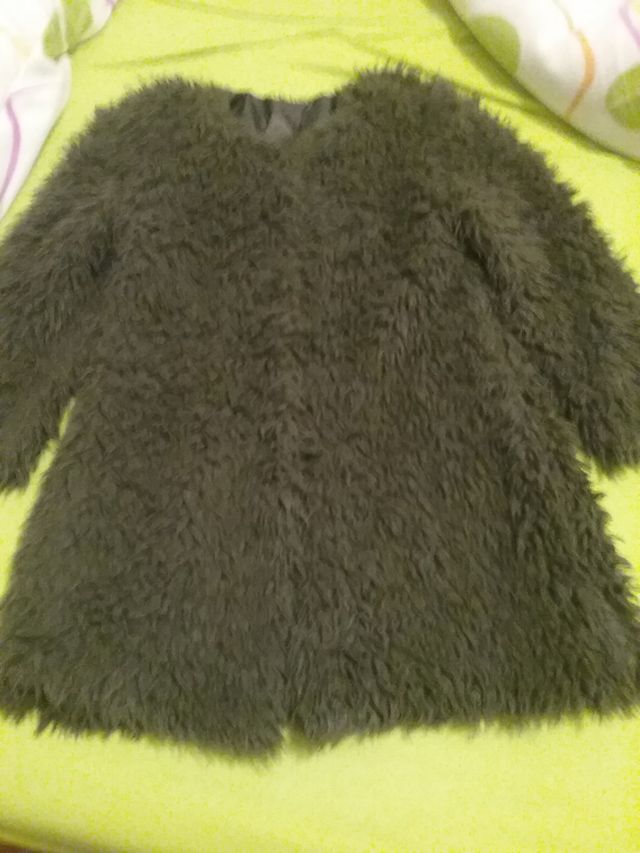 chaqueta pelo ,talla m/l,color verde,hay medidas