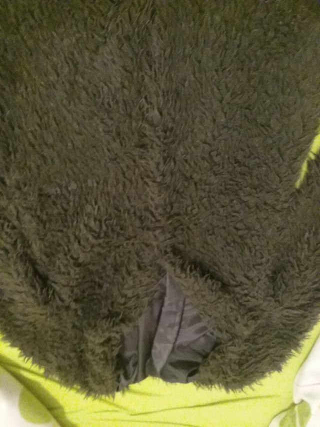 chaqueta pelo ,talla m/l,color verde,hay medidas