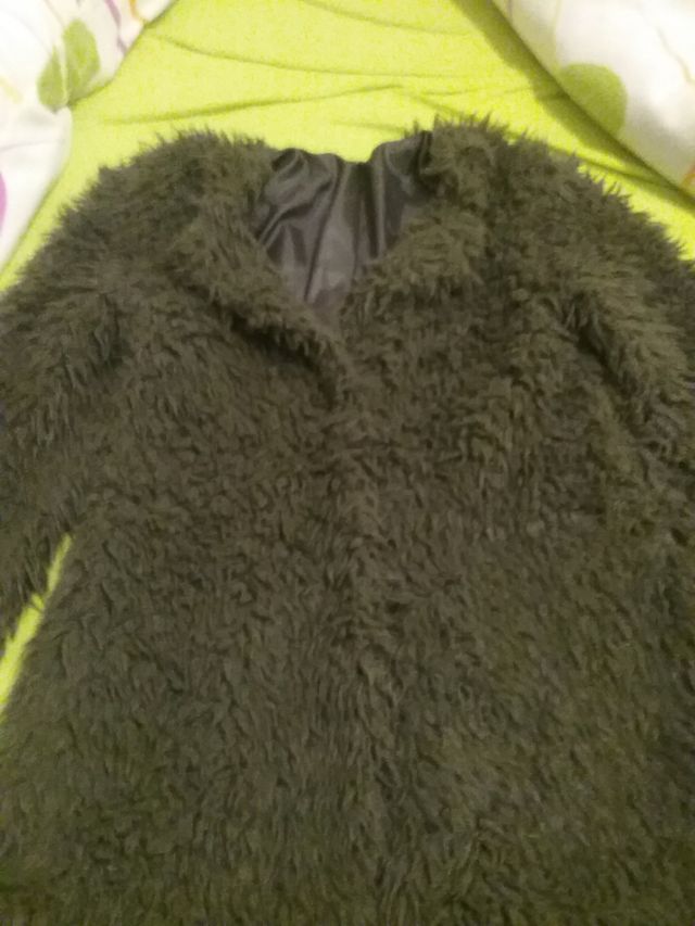 chaqueta pelo ,talla m/l,color verde,hay medidas