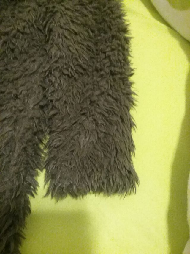 chaqueta pelo ,talla m/l,color verde,hay medidas