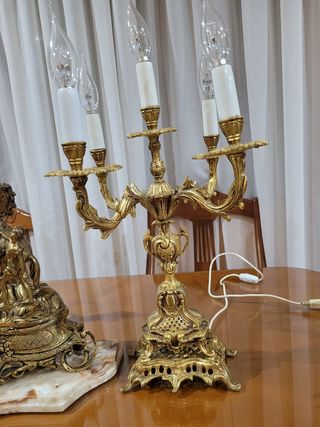 Reloj y 2 candelabros de bronce