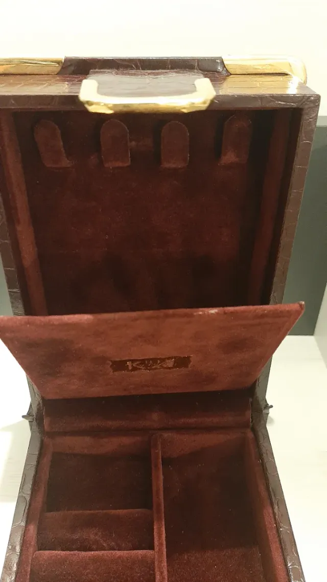 Joyero y cuelgacollares