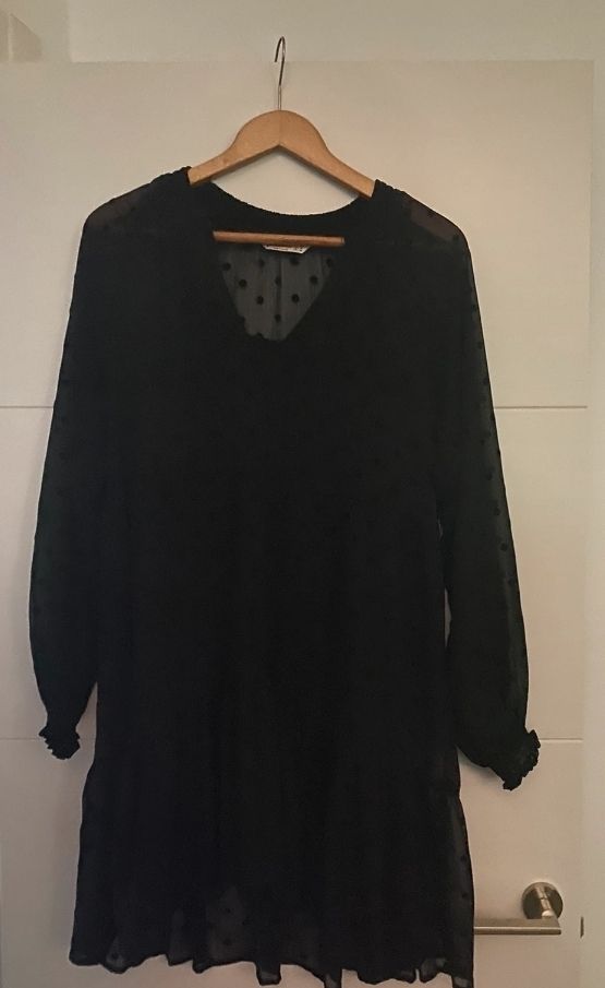 Vestido negro manga larga