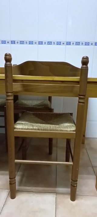 Mesa y sillas