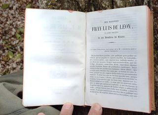 Libro antiguo FRay Luis de León. Religión