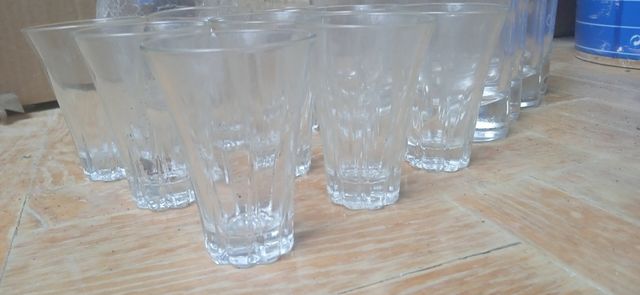 jarra con 21 vasos