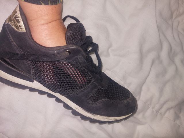 Zapatillas negras con rejilla