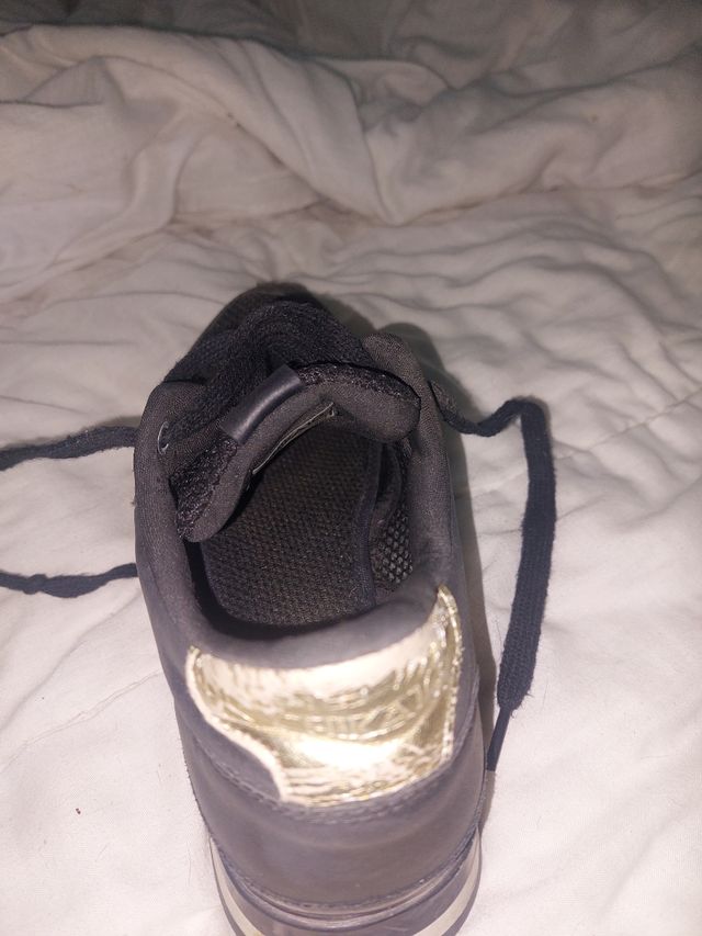 Zapatillas negras con rejilla