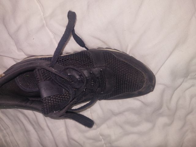Zapatillas negras con rejilla