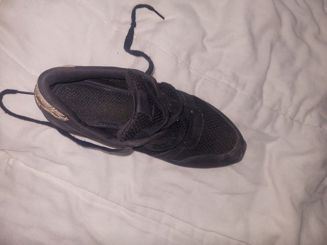 Zapatillas negras con rejilla