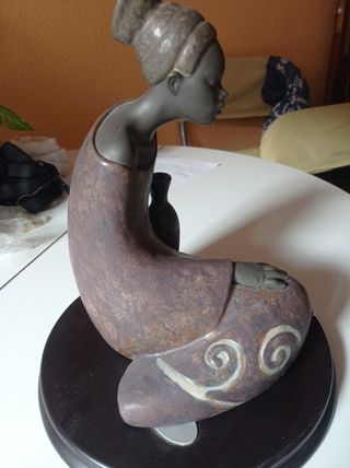 Figura cerámica mujer