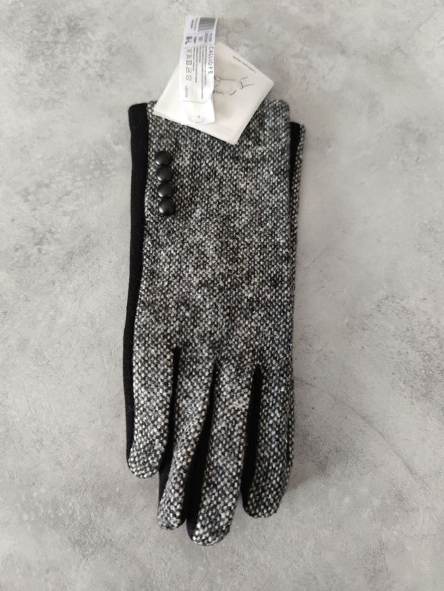 Guanti con bottoncini