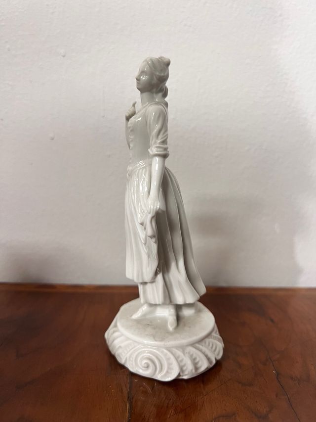 Statuetta di Capodimonte di Ginori bianca damina m