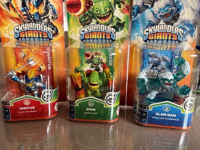 Figuras Skyelander precintadas