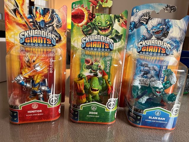 Figuras Skyelander precintadas
