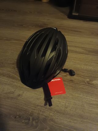 Casco para bici o patín Alpine.