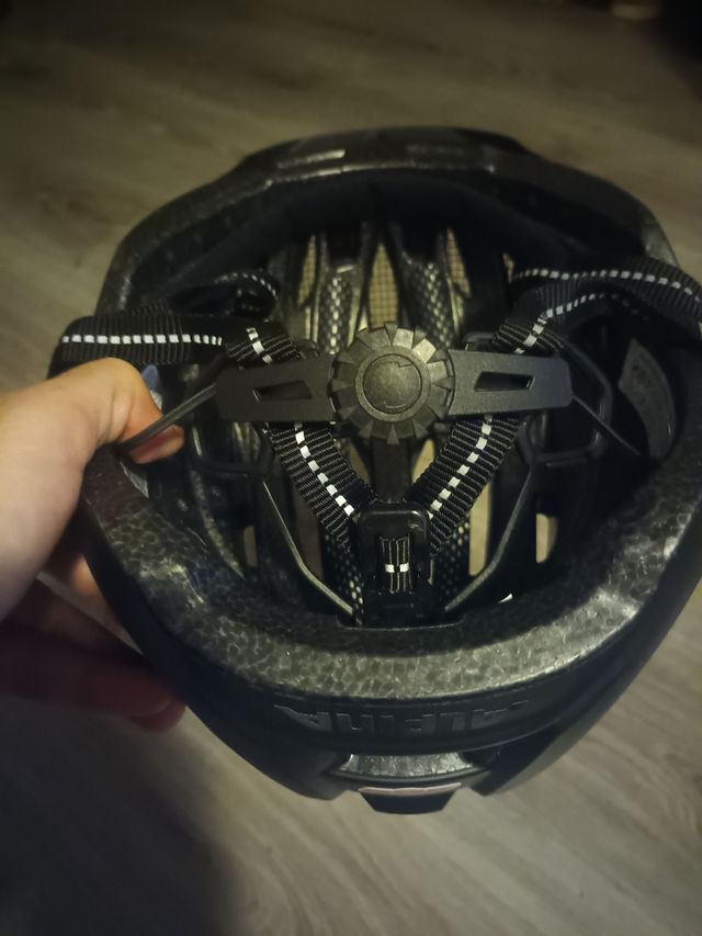 Casco para bici o patín Alpine.