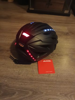 Casco para bici o patín Alpine.
