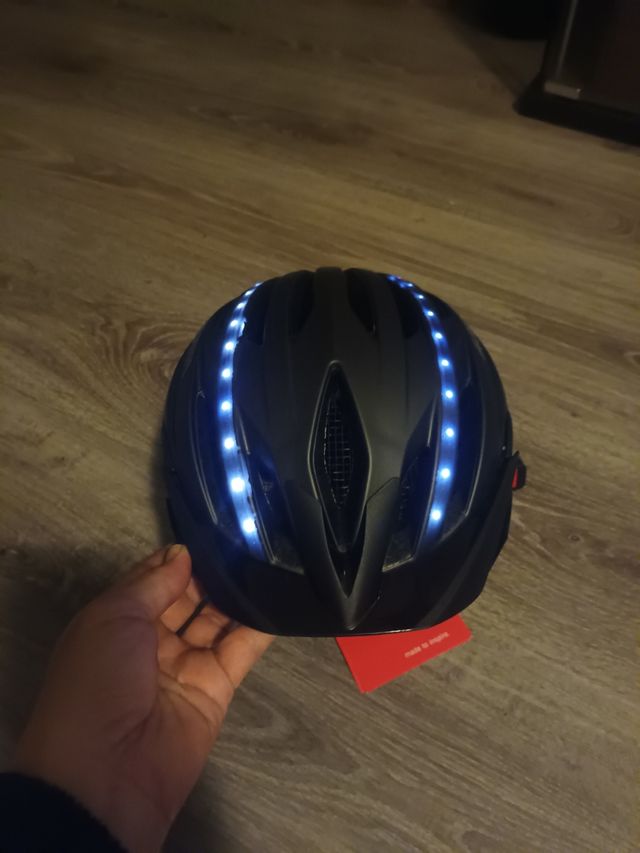 Casco para bici o patín Alpine.