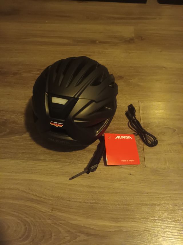 Casco para bici o patín Alpine.
