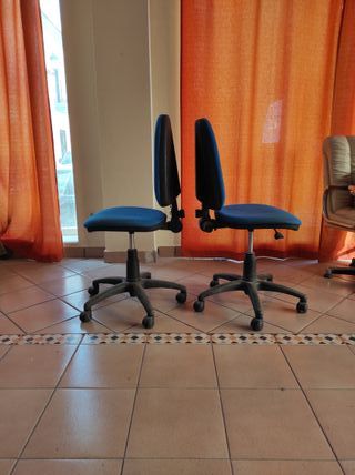 2 sedie ergonomiche blu