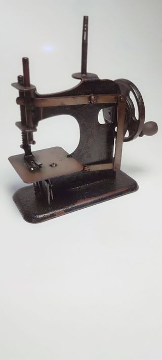 MÁQUINA DE COSER ANTIGUA DE JUGUETE