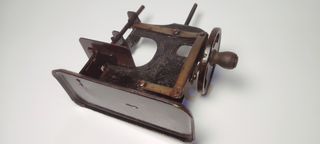 MÁQUINA DE COSER ANTIGUA DE JUGUETE