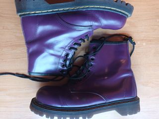 Botas piel moradas tipo Dr Martens