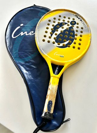 Pala de padel con funda