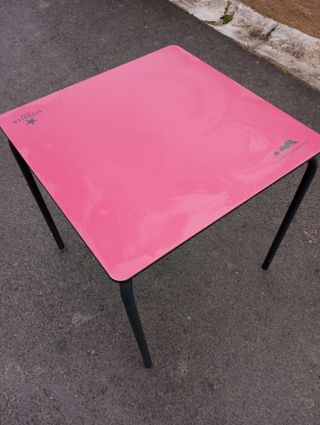 Mesa metálica para terraza