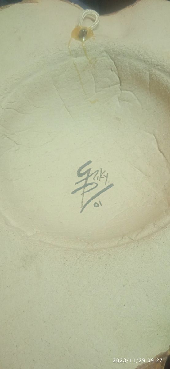 Sombrero decorativo de porcelana