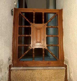 Puerta barrera de seguridad antigua