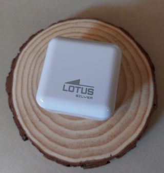 Pulsera de plata lotus con osito tous.