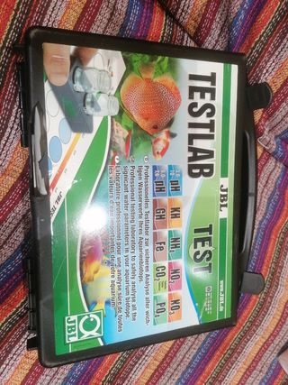 acuario con mesa y accesorios