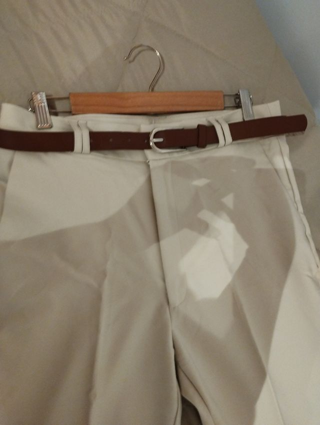 Pantalón Stradivarius beige