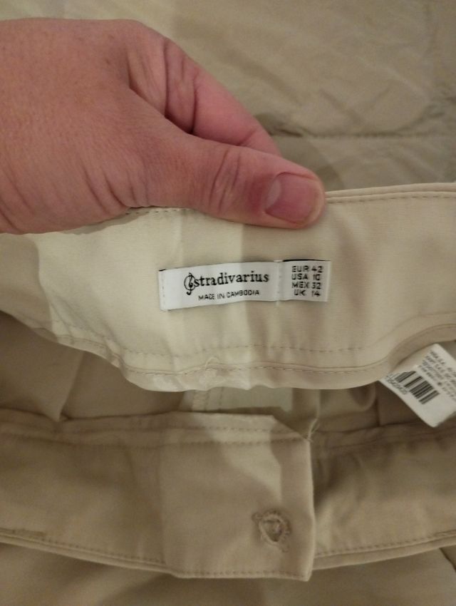 Pantalón Stradivarius beige
