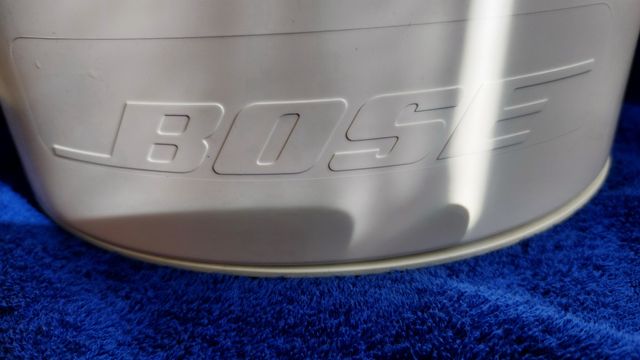 Altavoces Bose DS-40F 8 ohmios con kit para colgar