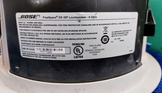 Altavoces Bose DS-40F 8 ohmios con kit para colgar